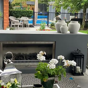 Bed & Breakfast Maples On Harewood ****